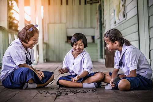 라오스 아이들 2오픈마켓X_인쇄물Xshutterstock_686964322