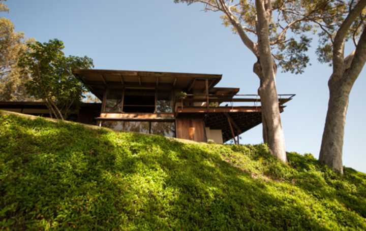 Halekulani-ArtandArchitectureTour-01-720x455-c-x50y50
