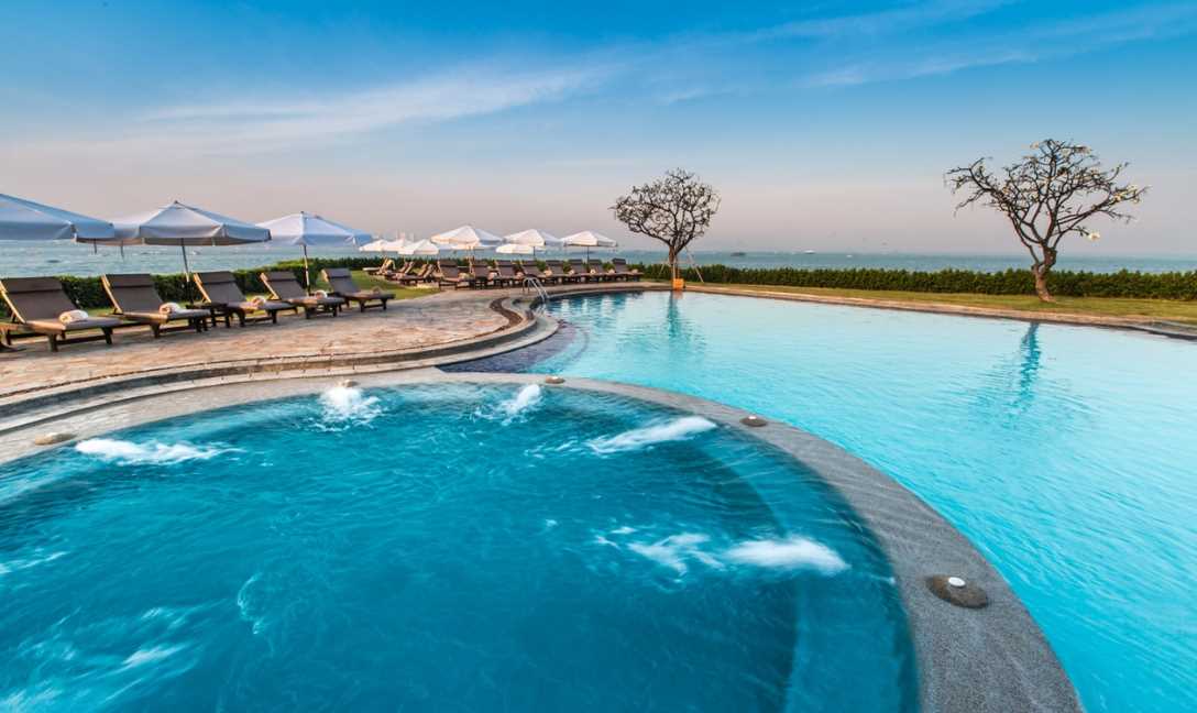 dusit-thani-pattaya-pool-daytime.jpg