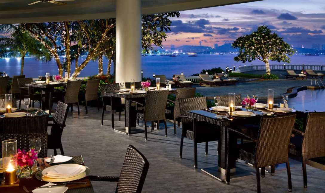 dusit-thani-pattaya-dining-the-bay-restaurant-1.jpg
