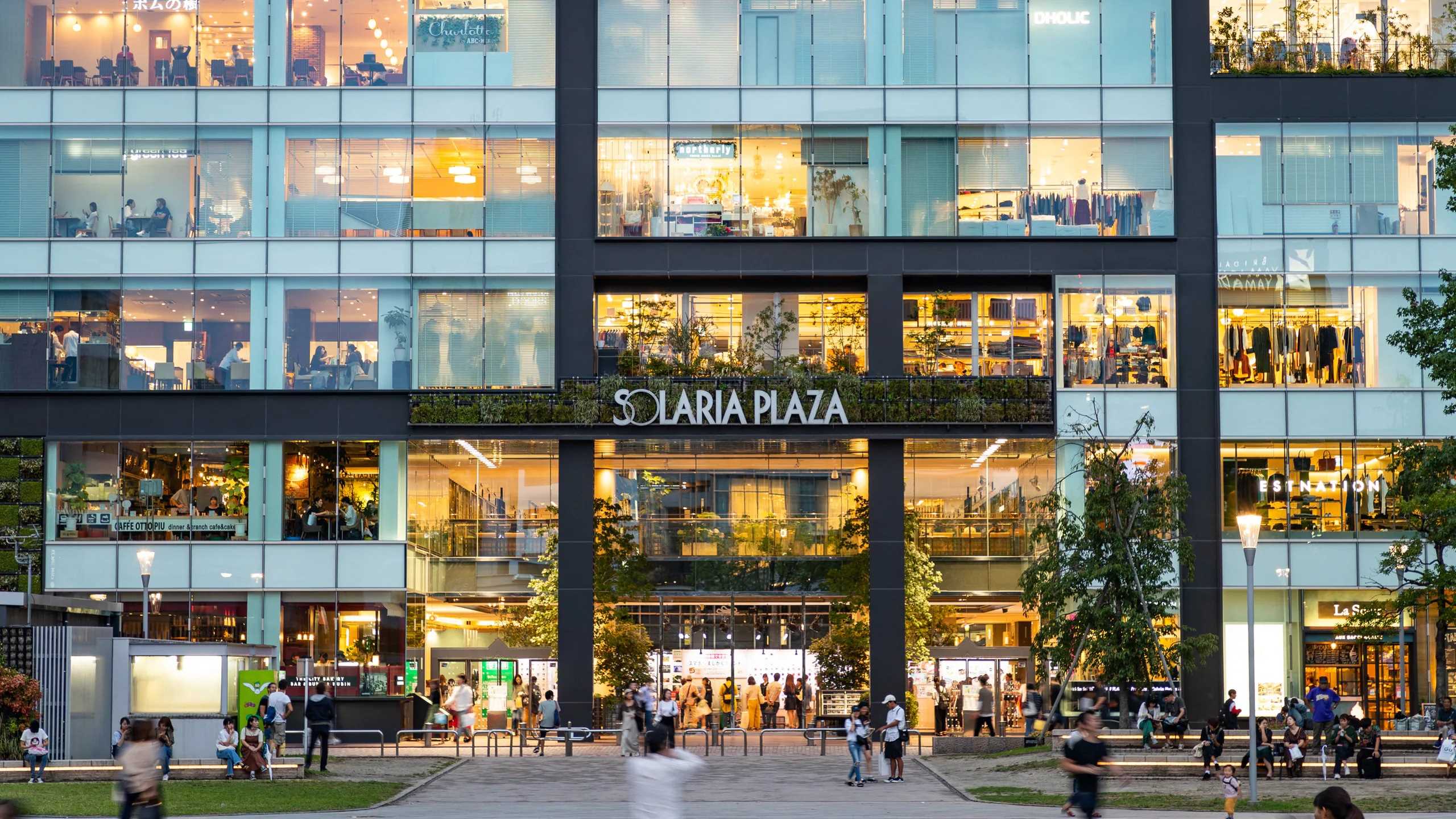 460754-Solaria-Plaza